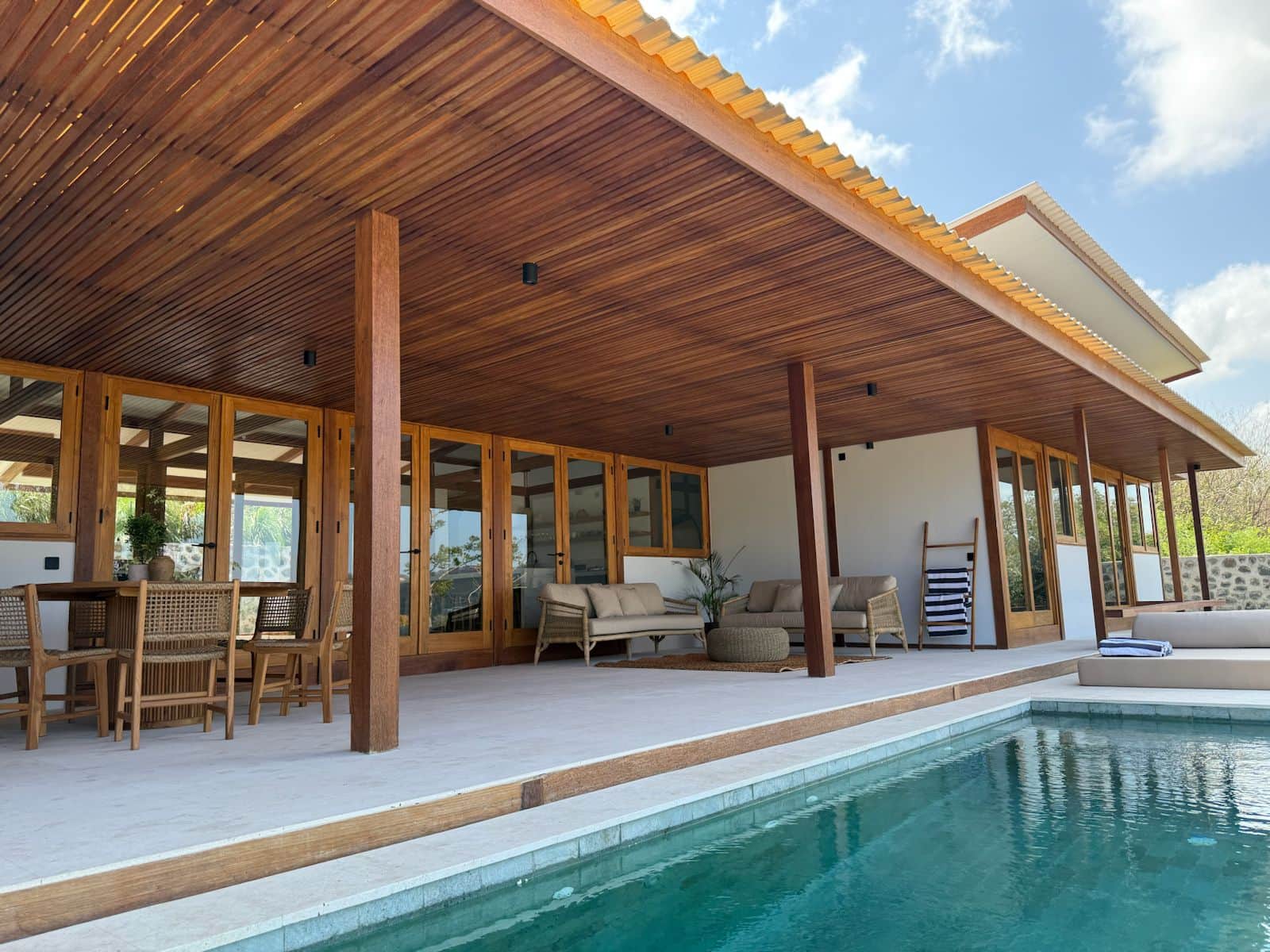 3BR oceanview villa in kuta exterior