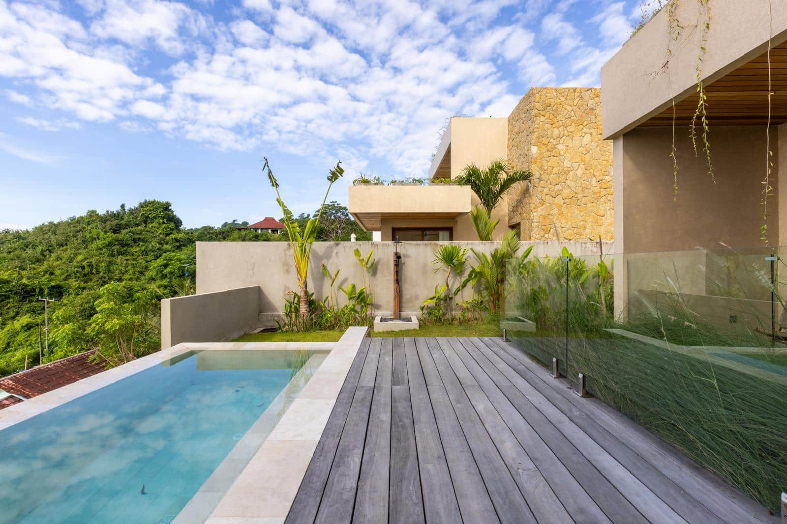 1BR ocean view villa in Kuta pool